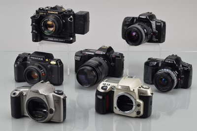 Lot 302 - A Tray of SLR Cameras