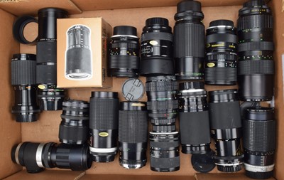 Lot 305 - A Tray of Zoom Lenses