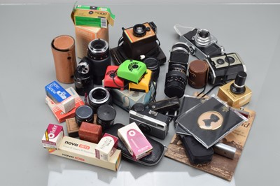 Lot 333 - A Box of Camera Related Items