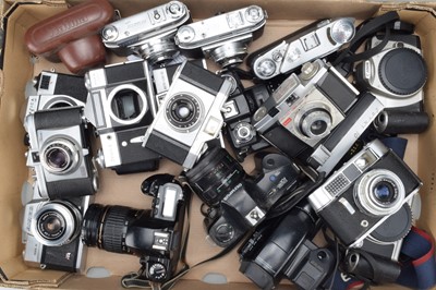 Lot 346 - A Tray of Film Cameras