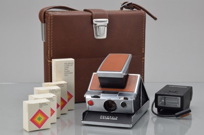 Lot 356 - A Polaroid SX-70 Land Camera