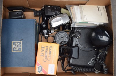 Lot 358 - A Tray of Camera Related Items