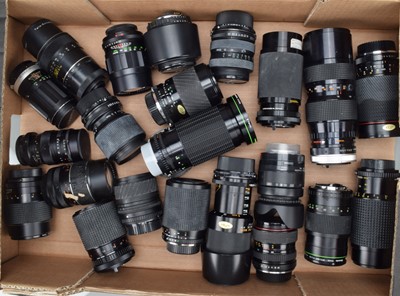 Lot 413 - A Tray of Zoom and Prime Lenses