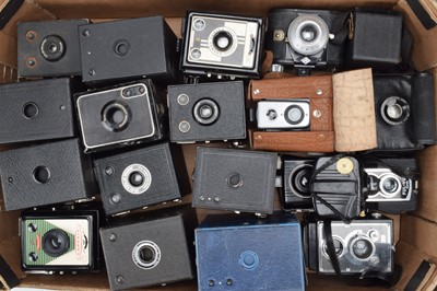 Lot 440 - A Tray of Box and Bakelite Cameras