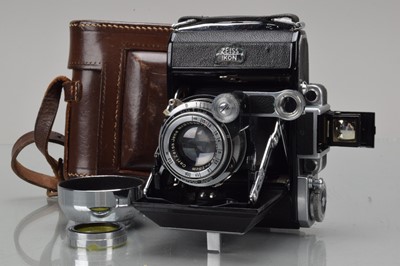 Lot 453 - A Zeiss Ikon Super Ikonta 531 Rangefinder Folding Camera