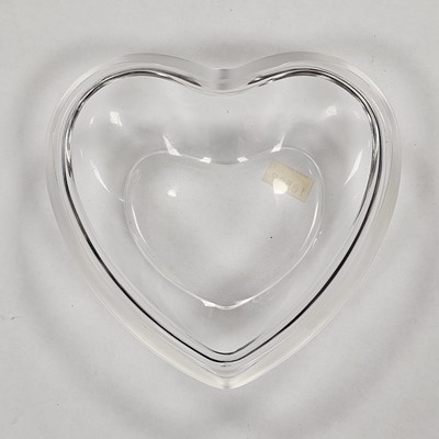 Lot 449 - A Lalique frosted glass heart shaped 'Coeur Box'