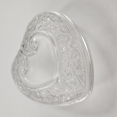 Lot 449 - A Lalique frosted glass heart shaped 'Coeur Box'
