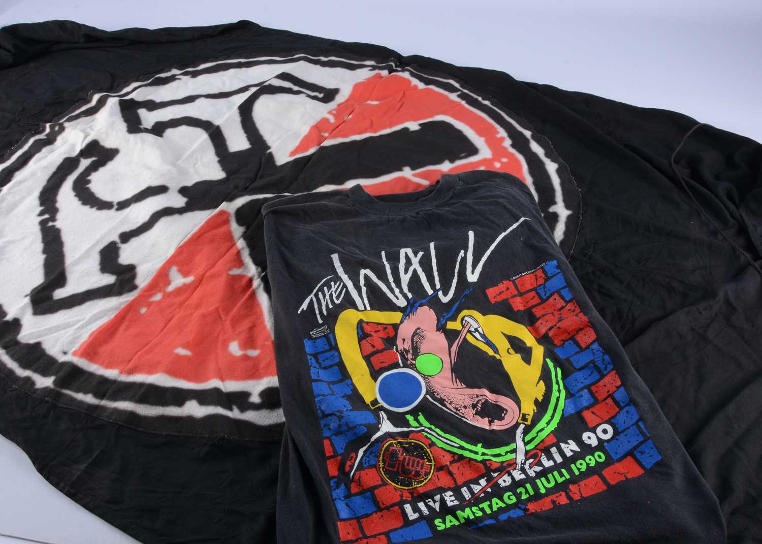 Lot 396 - Roger Waters / Pink Floyd / The Wall Stage Banner
