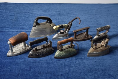 Lot 32 - A vintage Steam Electric Pacemaker iron