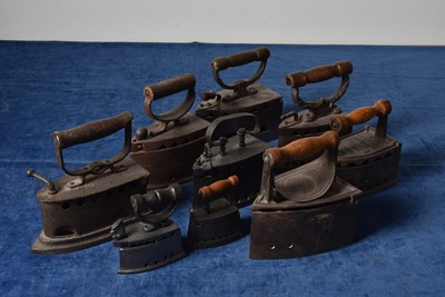 Lot 40 - A selection of Box and Charcoal Irons