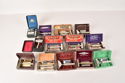 Lot 149 - An assortment of Vintage Razors