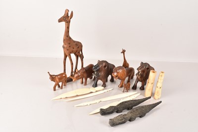 Lot 265 - A small selection of African Carved Wooden Tourist Pieces