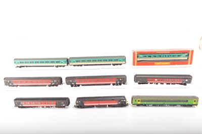 Lot 102 - Hornby 00 gauge Diesel Locomotive coaches  and Multiple Unit (9)