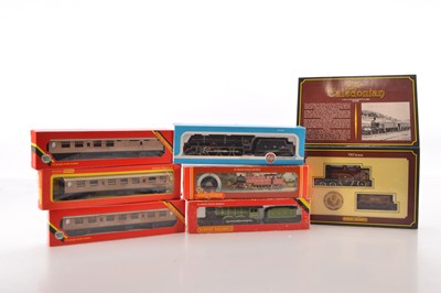 Lot 109 - Hornby 00 gauge Steam Locomotives and coaches in original boxes (7)