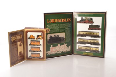 Lot 125 - Hornby 00 gauge Steam Locomotives and tenders  in presentation boxes (2)