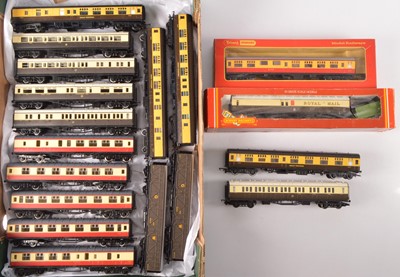 Lot 145 - Hornby 00 gauge BR/LMS and GWR coaches (18)