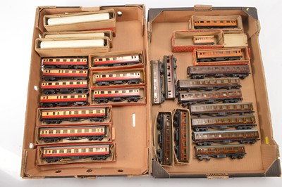 Lot 166 - Trix 00 Gauge boxed and unboxed pre and post war LMS LNER BR and Pullman Coaches (29)