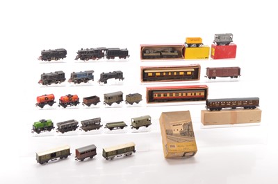 Lot 181 - Trix H0 Gauge American Outline Locomotive and Box Car and UK 00 Gauge Locomotives and Rolling Stock and Accessories  boxed and unboxed (27)