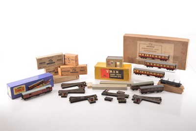 Lot 183 - Trix 00 Gauge pre and post war unboxed Coaches boxed Track and Goods shed and Hornby-Dublo Royal Mail TPO Set (8 boxes)