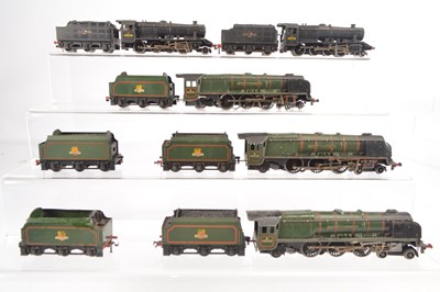 Lot 186 - Hornby-Dublo 00 Gauge 3-Rail three BR green Duchess of Montrose and two BR black Class 8F Locomotives and Tenders with spare tenders (10)