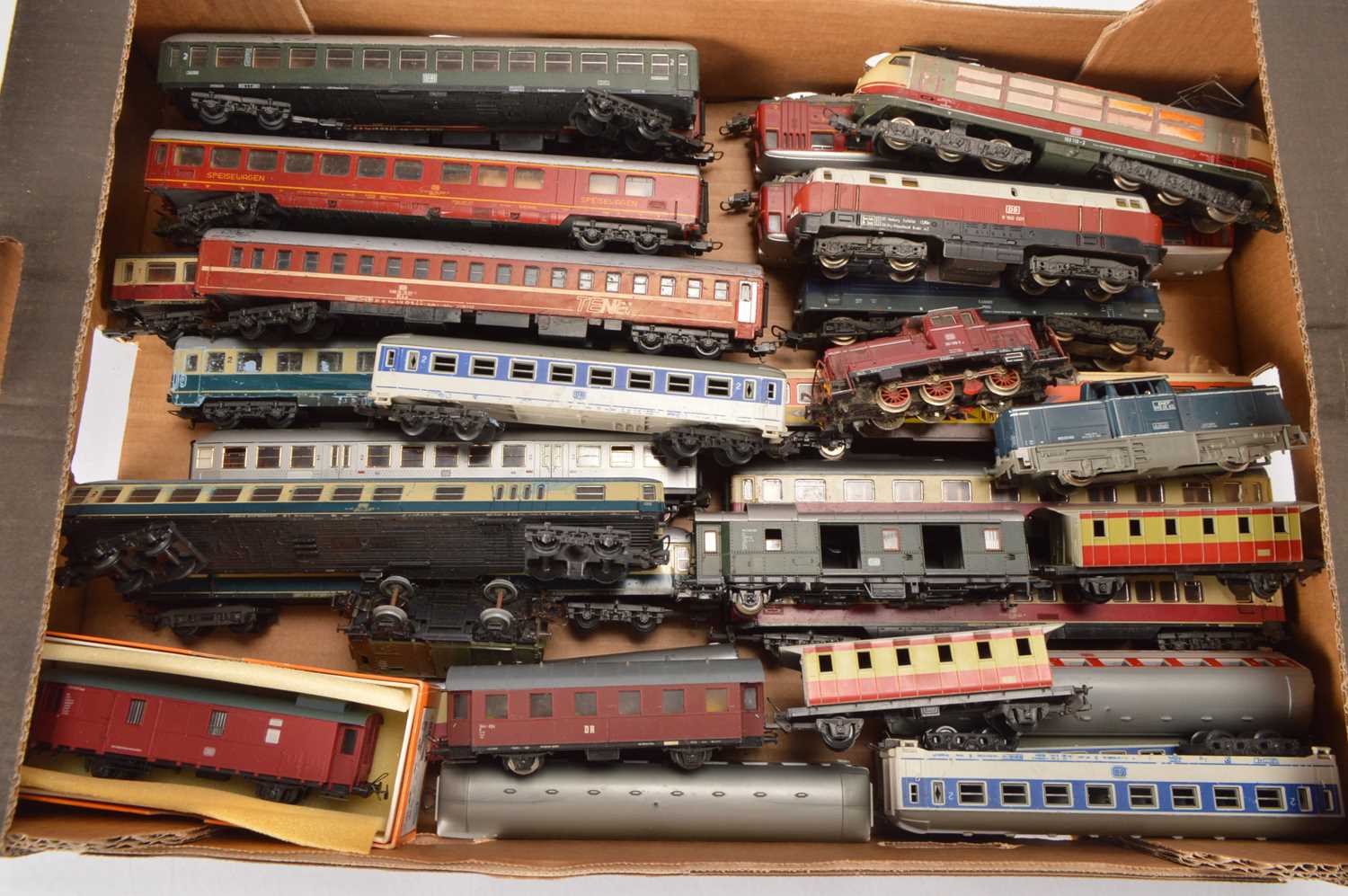 Lot 428 - Lima Rivarossi Fleischmann H0 gauge Locomotive and rolling stock (31)