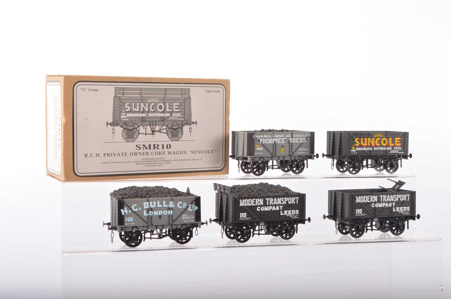 Lot 702 - Skytrex Modern issue 0 Gauge group of Goods wagons (6)