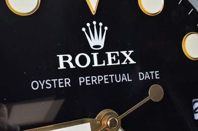 Lot 6 - A modern wall clock