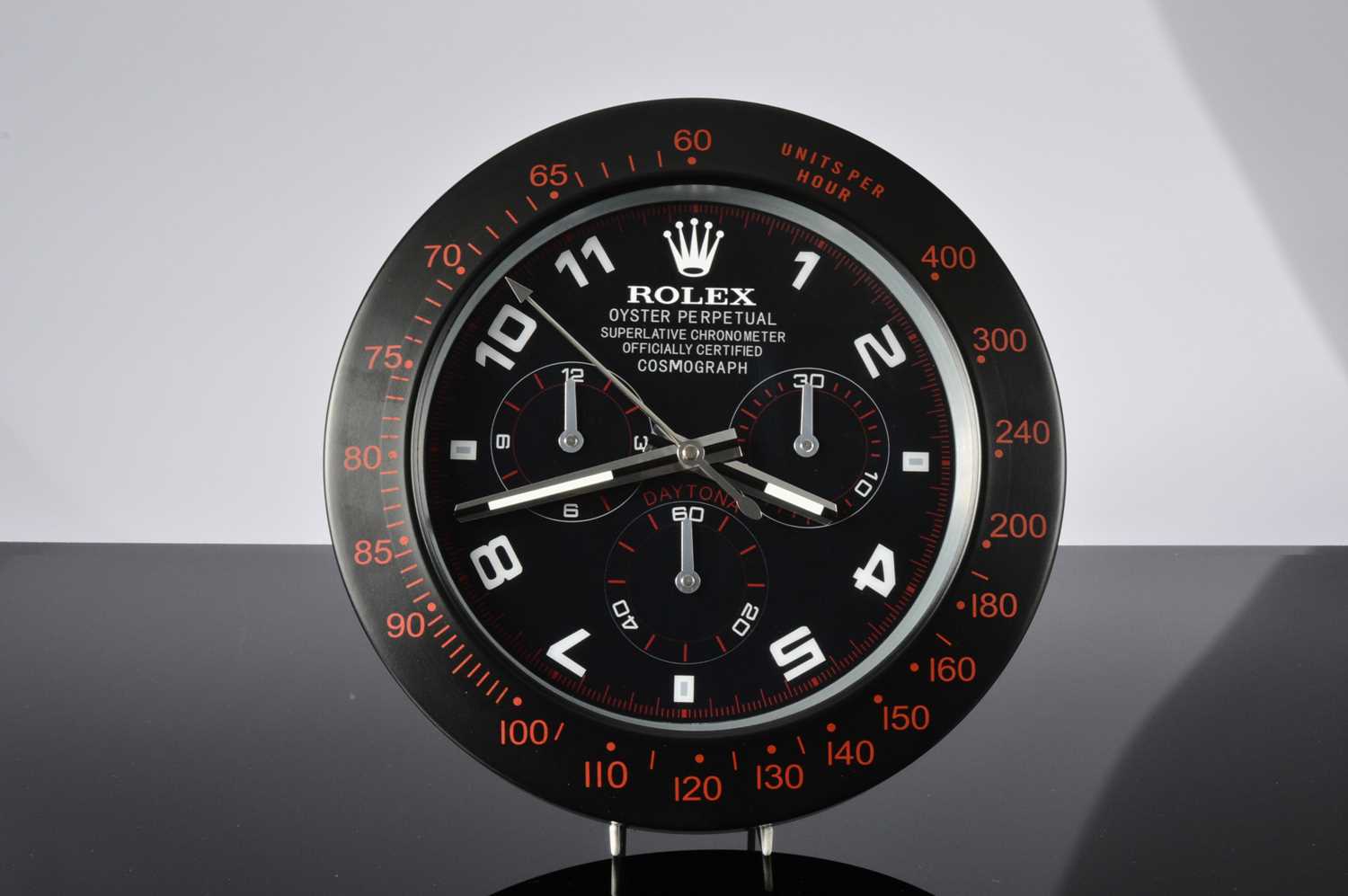 Lot 7 - A modern wall clock