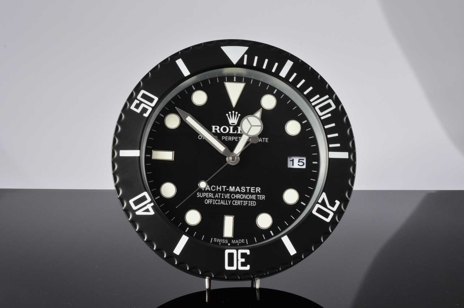 Lot 8 - A modern wall clock