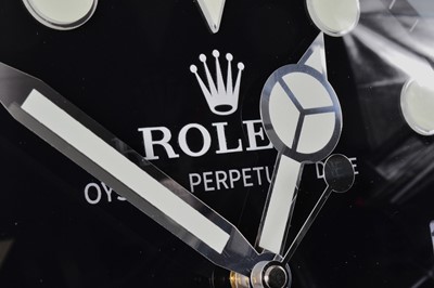 Lot 8 - A modern wall clock