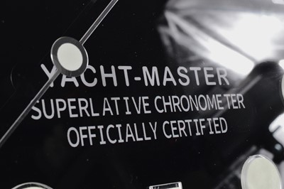 Lot 8 - A modern wall clock