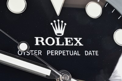 Lot 11 - A modern wall clock