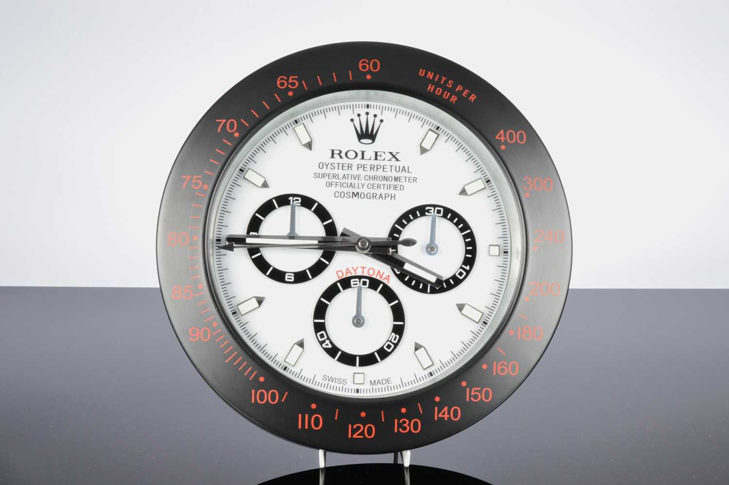 Lot 12 - A modern wall clock