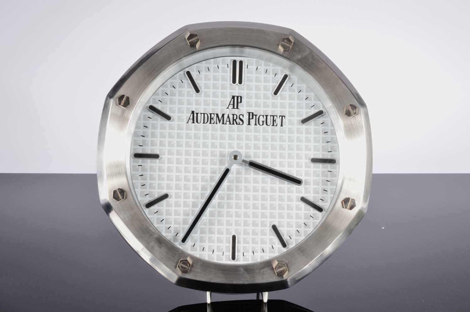 Lot 13 - A modern wall clock