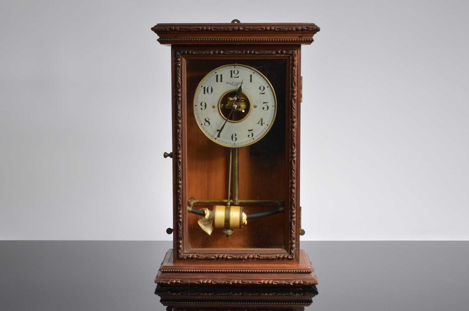 Lot 48 - An early 20th century Bulle-Clock electronic mantle clock