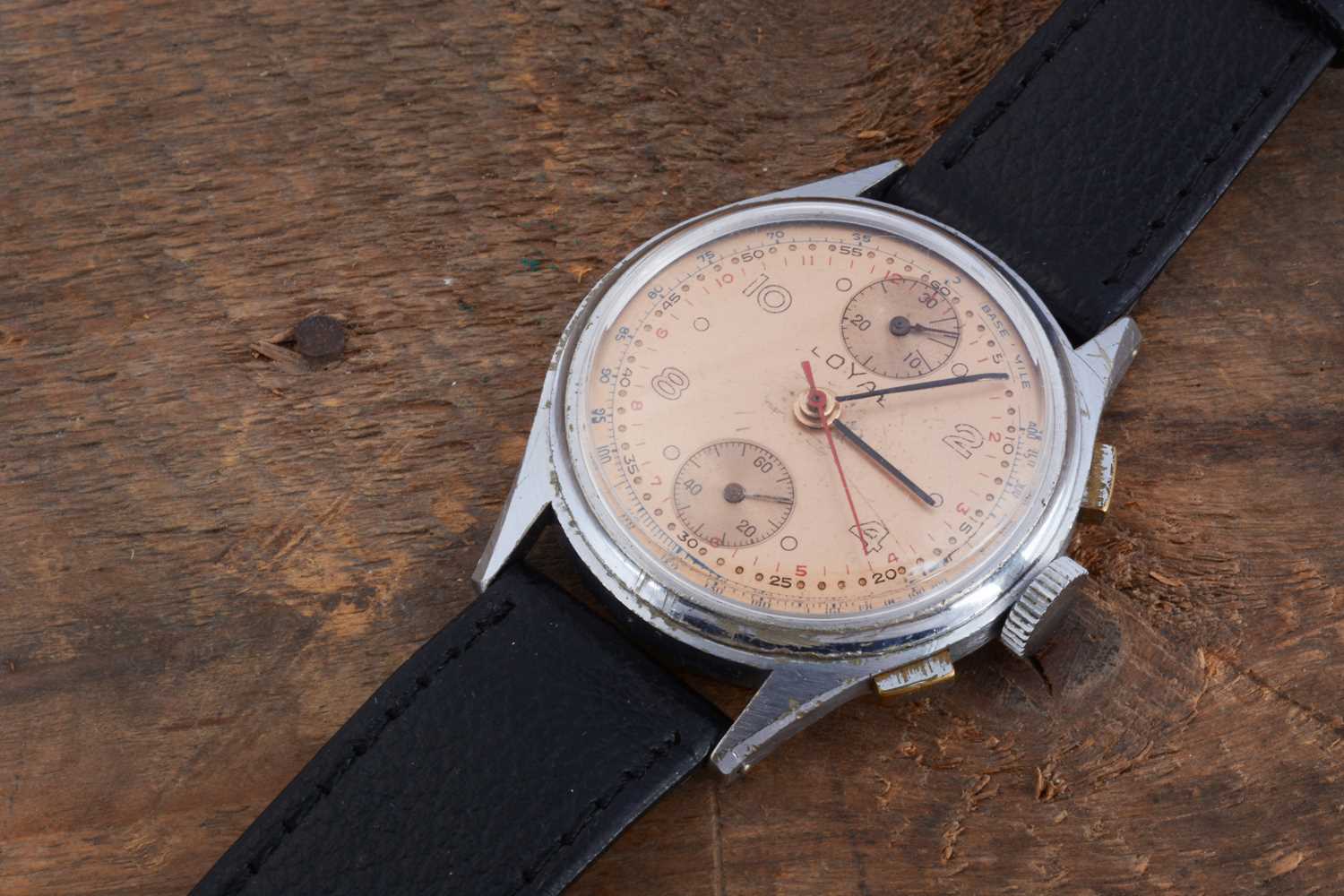Lot 201 - A vintage Loyal (Watch Co) manual wind chromed wristwatch