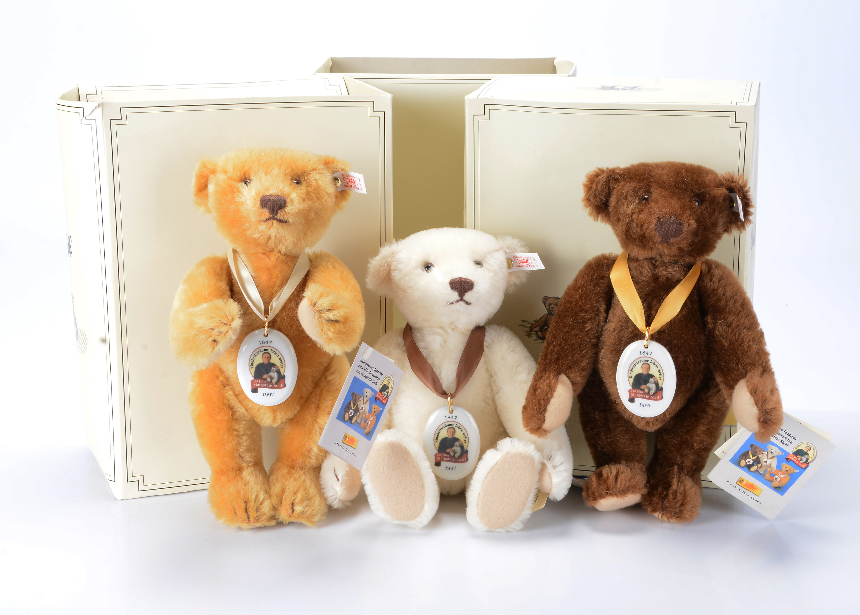 Lot 66 - A Steiff limited edition set of Margarete