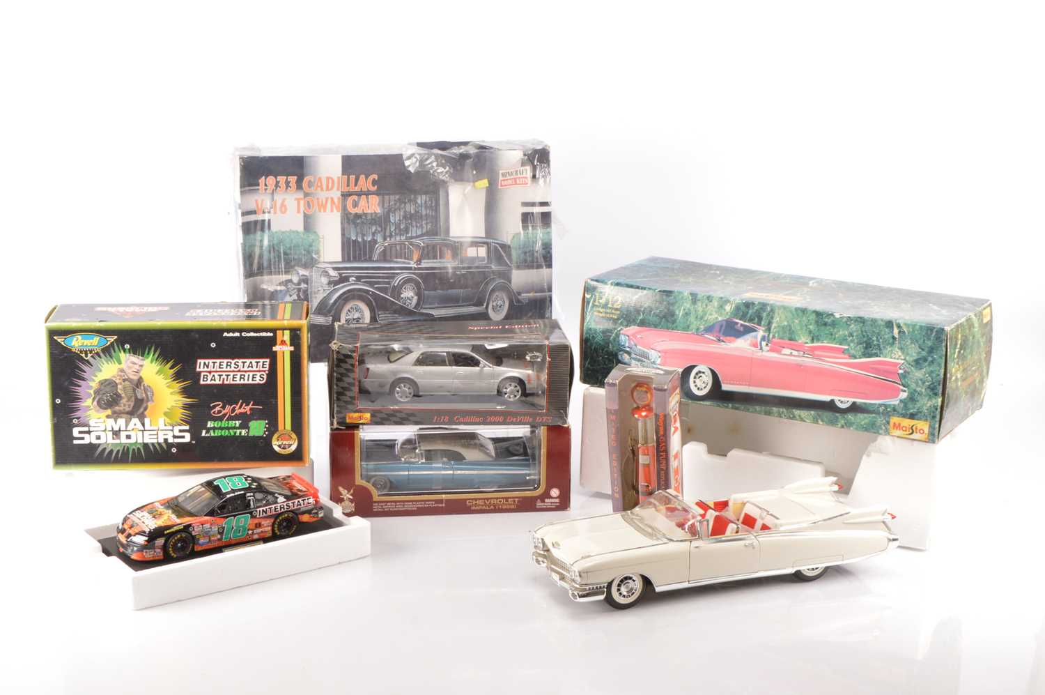 Lot 139 - 1:12 and Smaller Scale Vintage and Modern Diecast Model Cars and Kit (6)