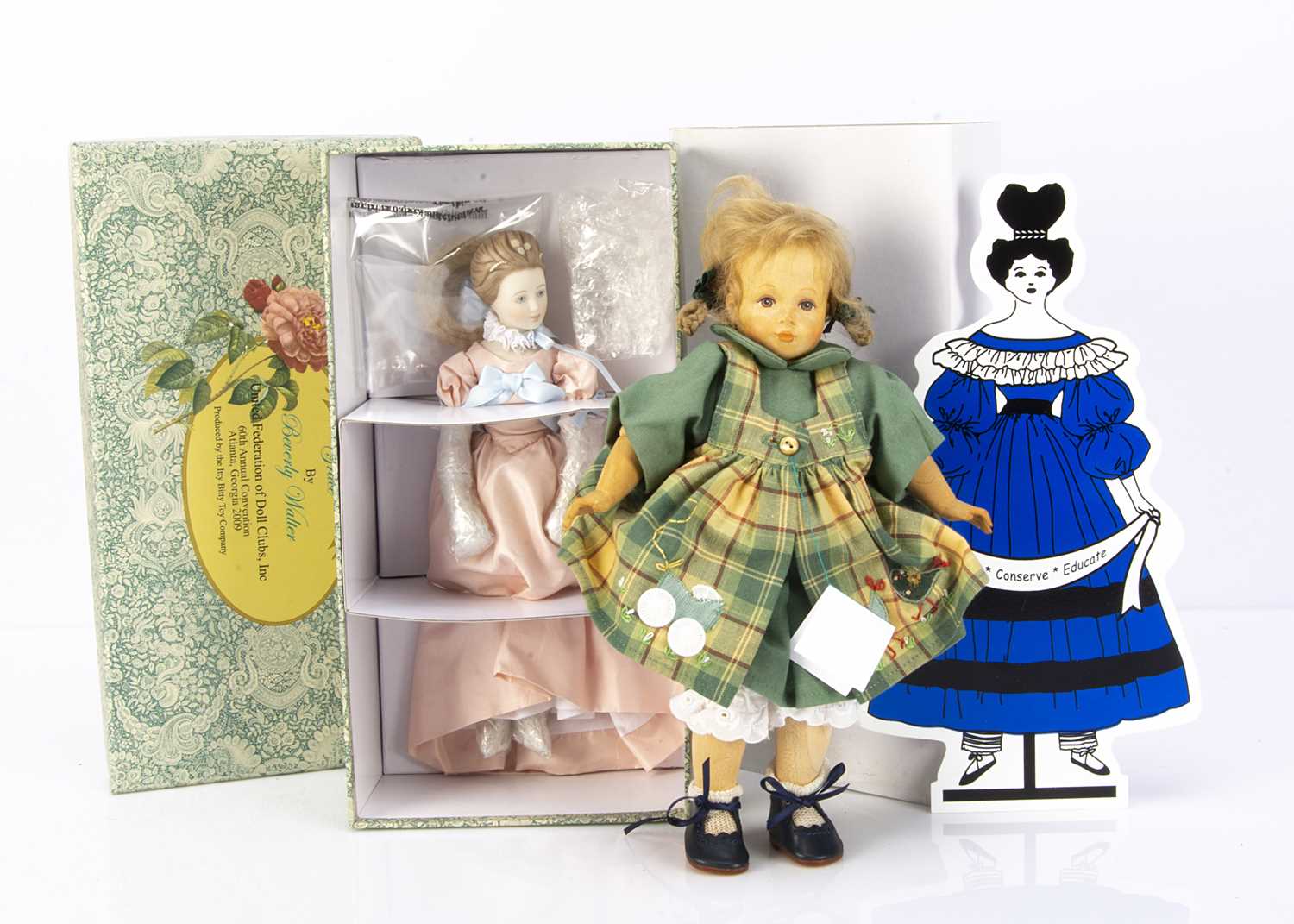 Lot 269 - Two artist dolls