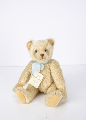 Lot 505 - A limited edition Eduard Cramer Teddy Bear