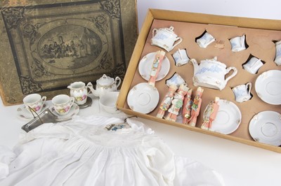 Lot 271 - A late 19th century children's tea set
