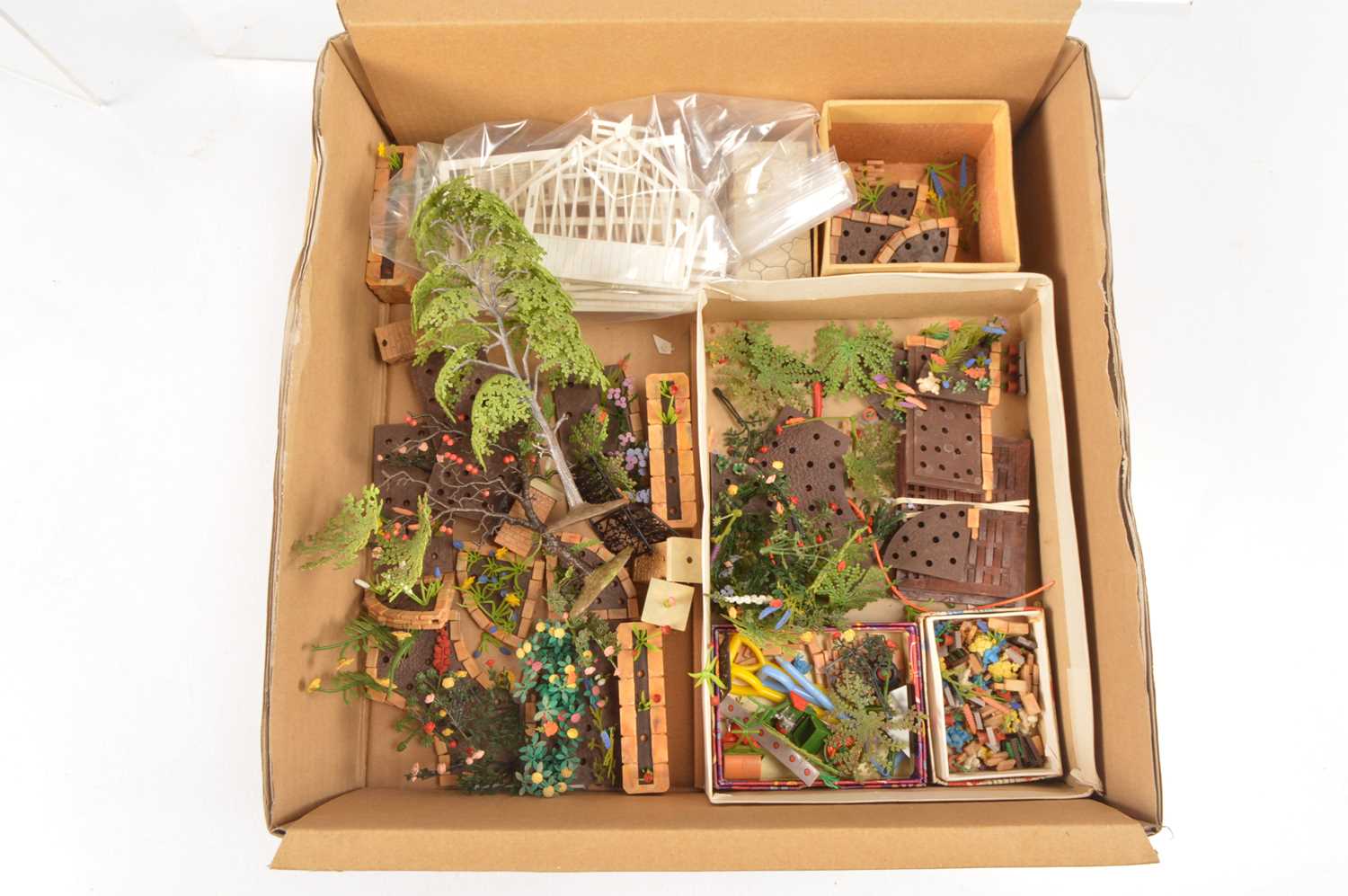 Lot 680 - Collection of Britains plastic Floral Garden (qty)