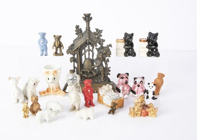 Lot 588 - Teddy Bear and Bear ornaments