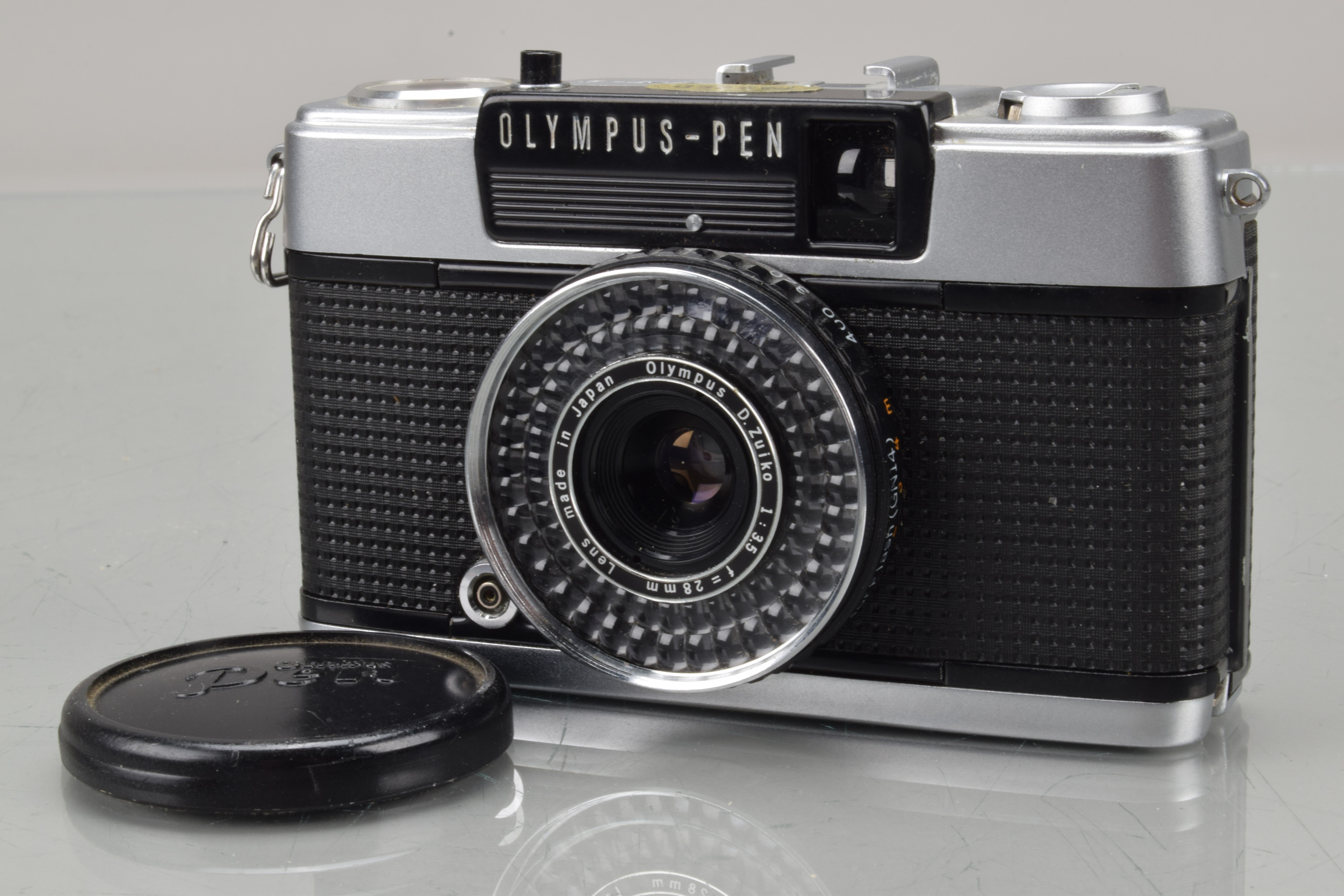 Lot 97 - An Olympus Pen EE-3 Half Frame Camera,