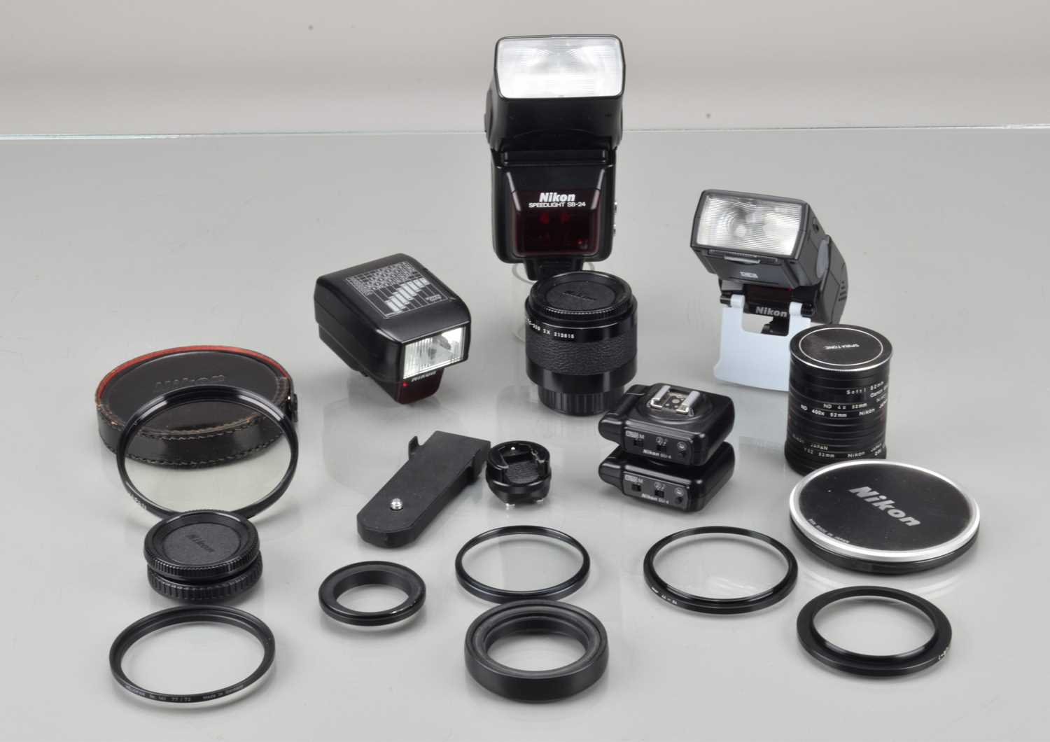 Lot 189 - A Tray of Nikon Accessories