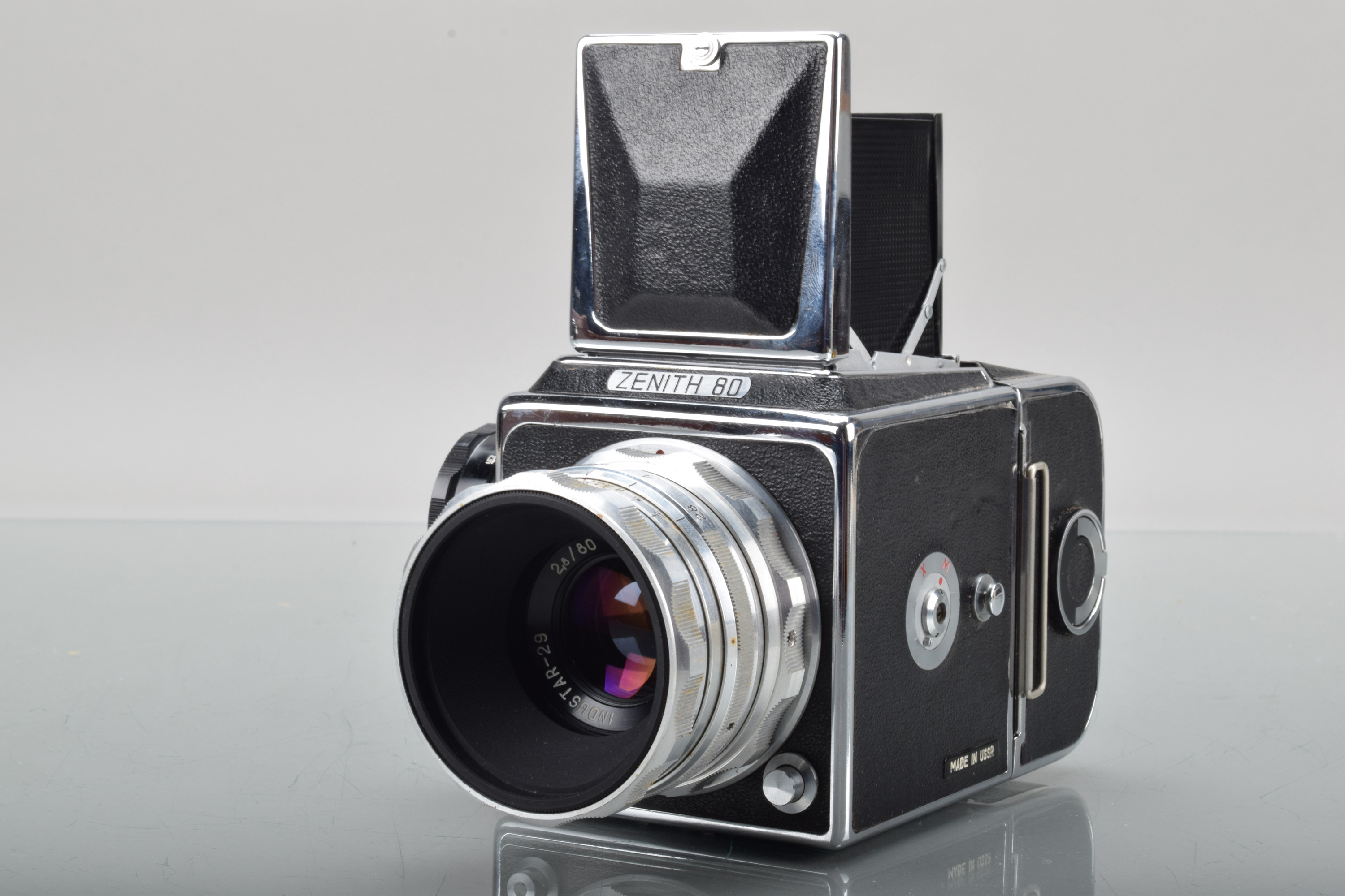 Lot 220 - A Zenith 80 Camera,