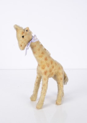 Lot 620 - A late 1930s Steiff wool plush giraffe