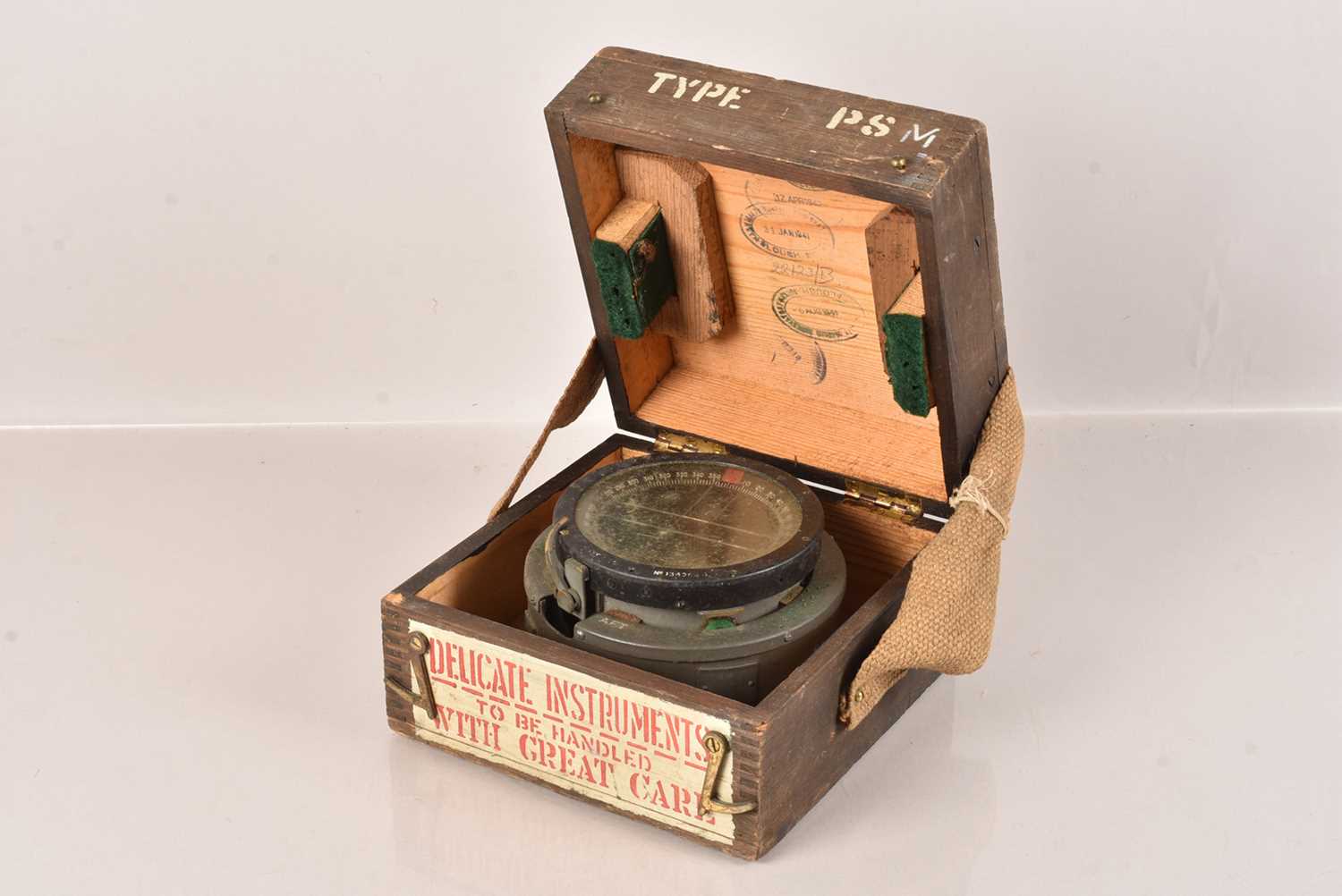Lot 122 - A WWII Air Ministry P8 Aircraft Compass