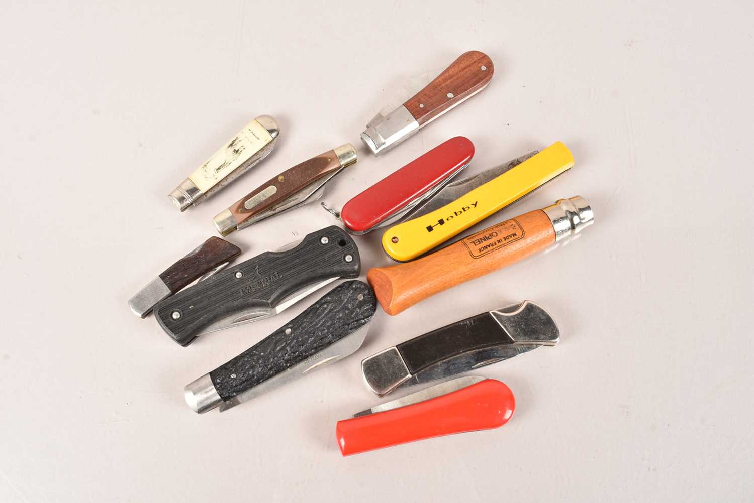 Lot 336 - An assortment of Pocket Knives