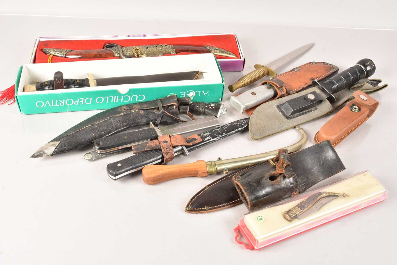 Lot 340 - A WWII Theater Made Australian knife